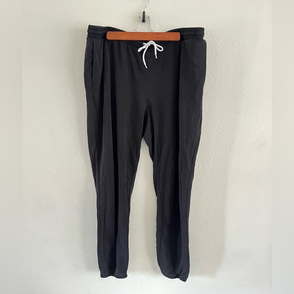 Old Navy Woman’s Black Basic Pocket Joggers White Drawstring- XL Tall